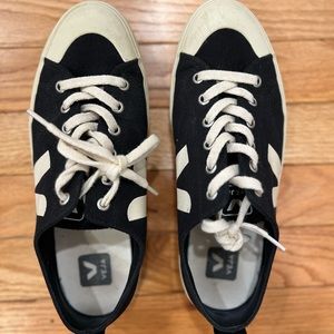 Veja Logo Classic Sneakers Black Canvas Size 39 (US 8)